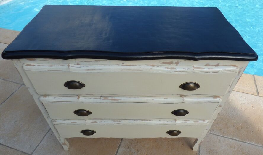 Chest of drawers style three drawers in solid wood