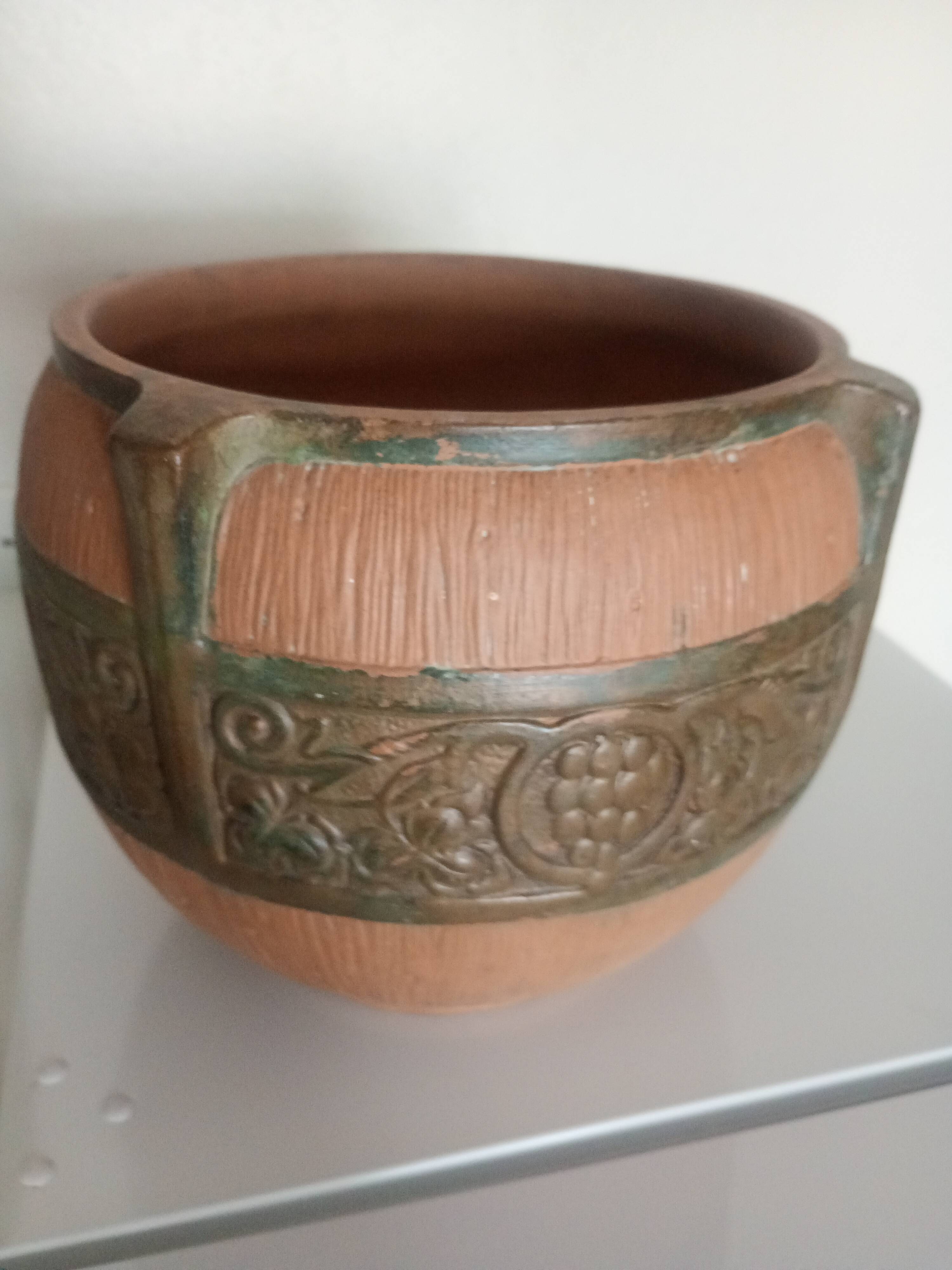 CLANTA ENGLAND - Cache-pot or Planter with vine leaves - POTTERY