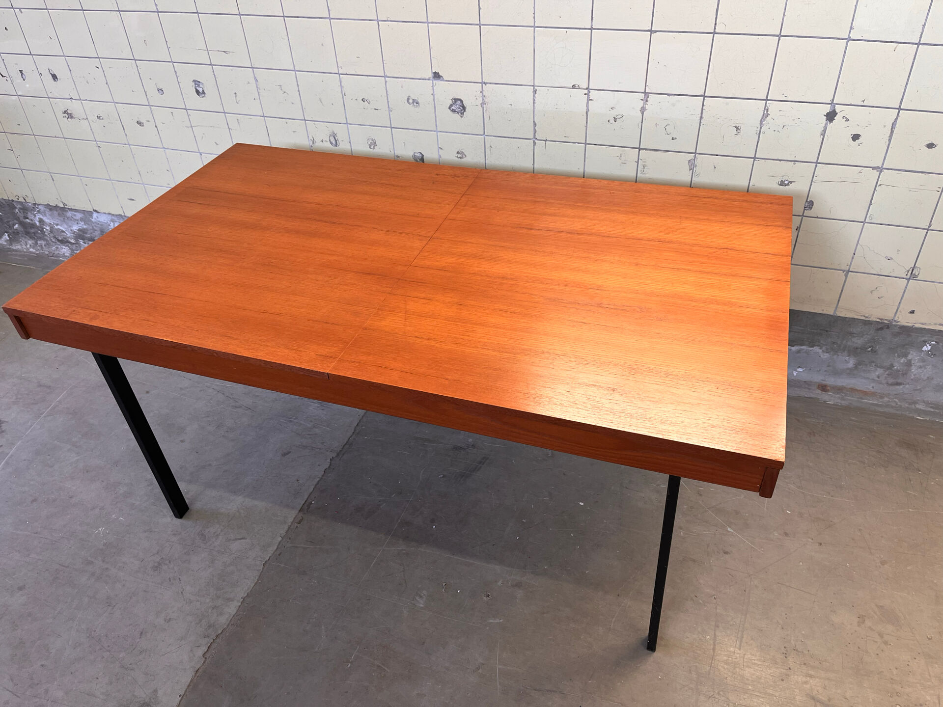 Extendable dining table by Pierre Guariche for Meurop