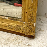 Miroir ancien en bois et stuc doré