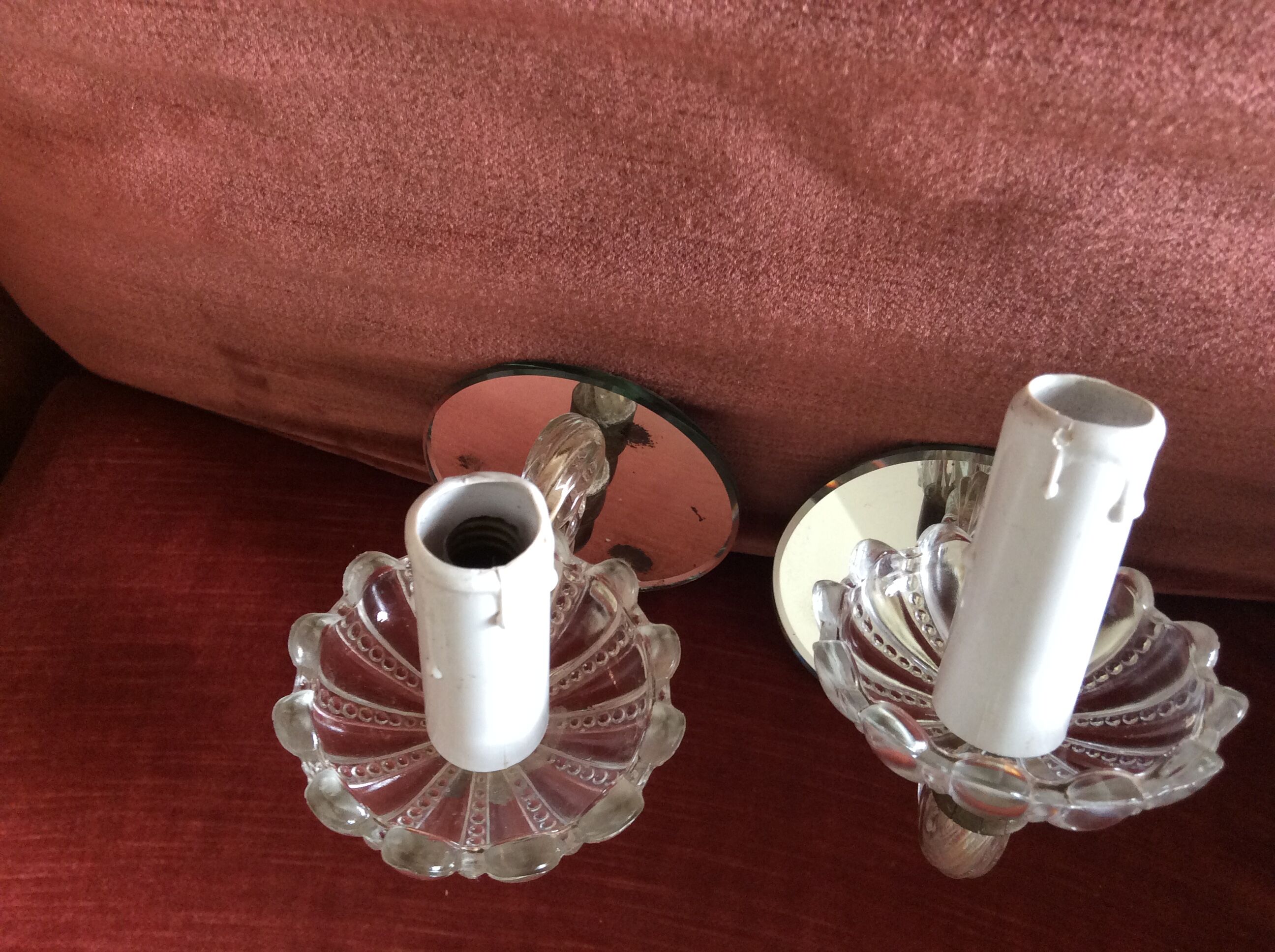 2 wall sconces