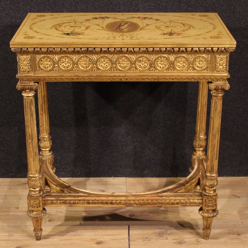 Table d'appoint laquée et dorée française par Sormani dans le style Louis XVI