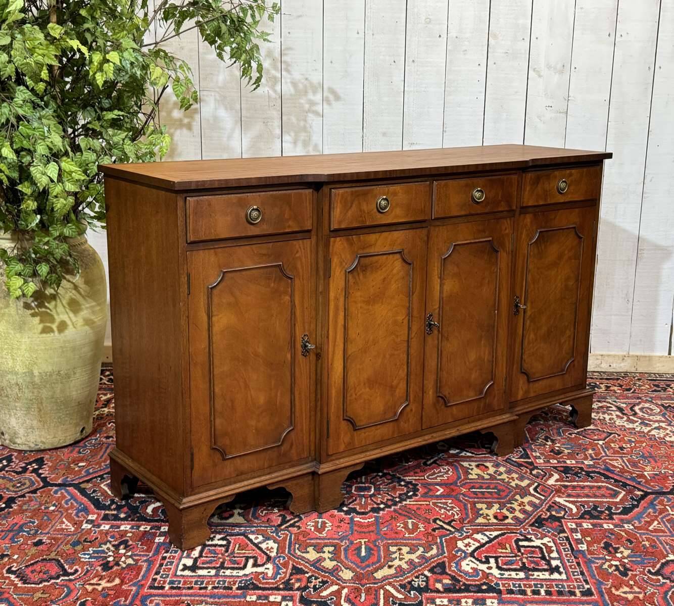 Enfilade with 4 English doors from the 1950s in mahogany.