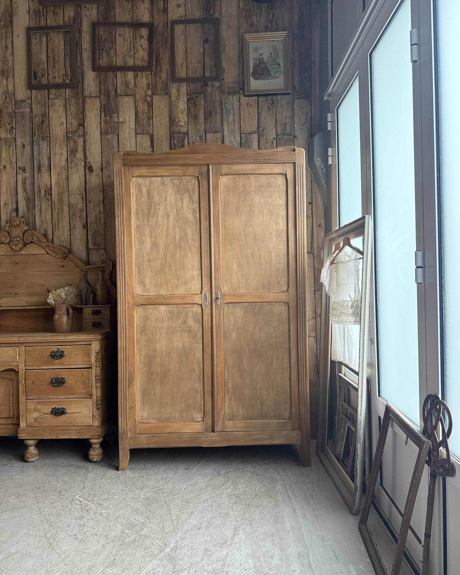 Parisian Art Deco wardrobe with hanging space (renovated)
