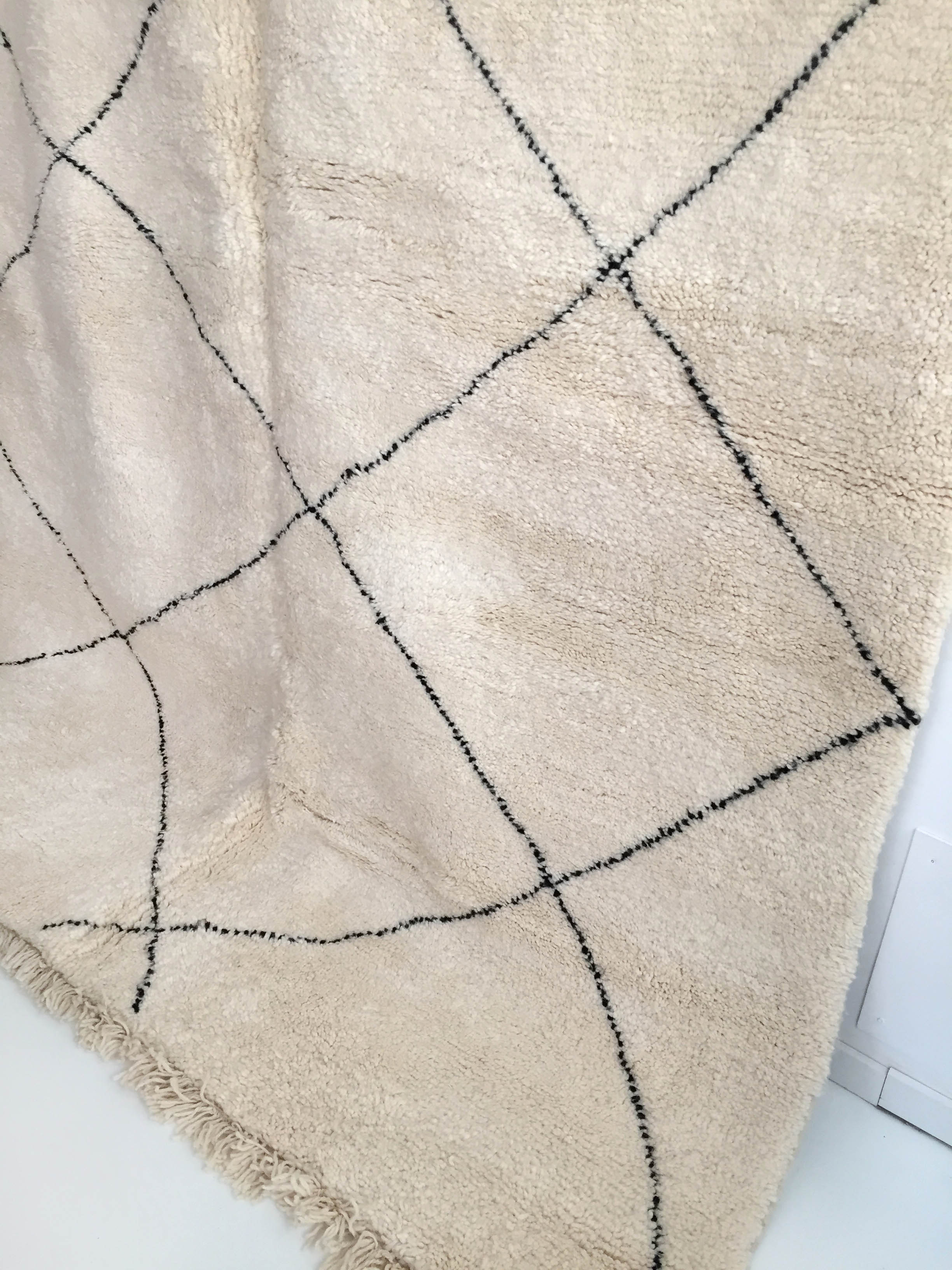 Moroccan Berber carpet Beni Ouarain ecru with black diamonds 300x217cm