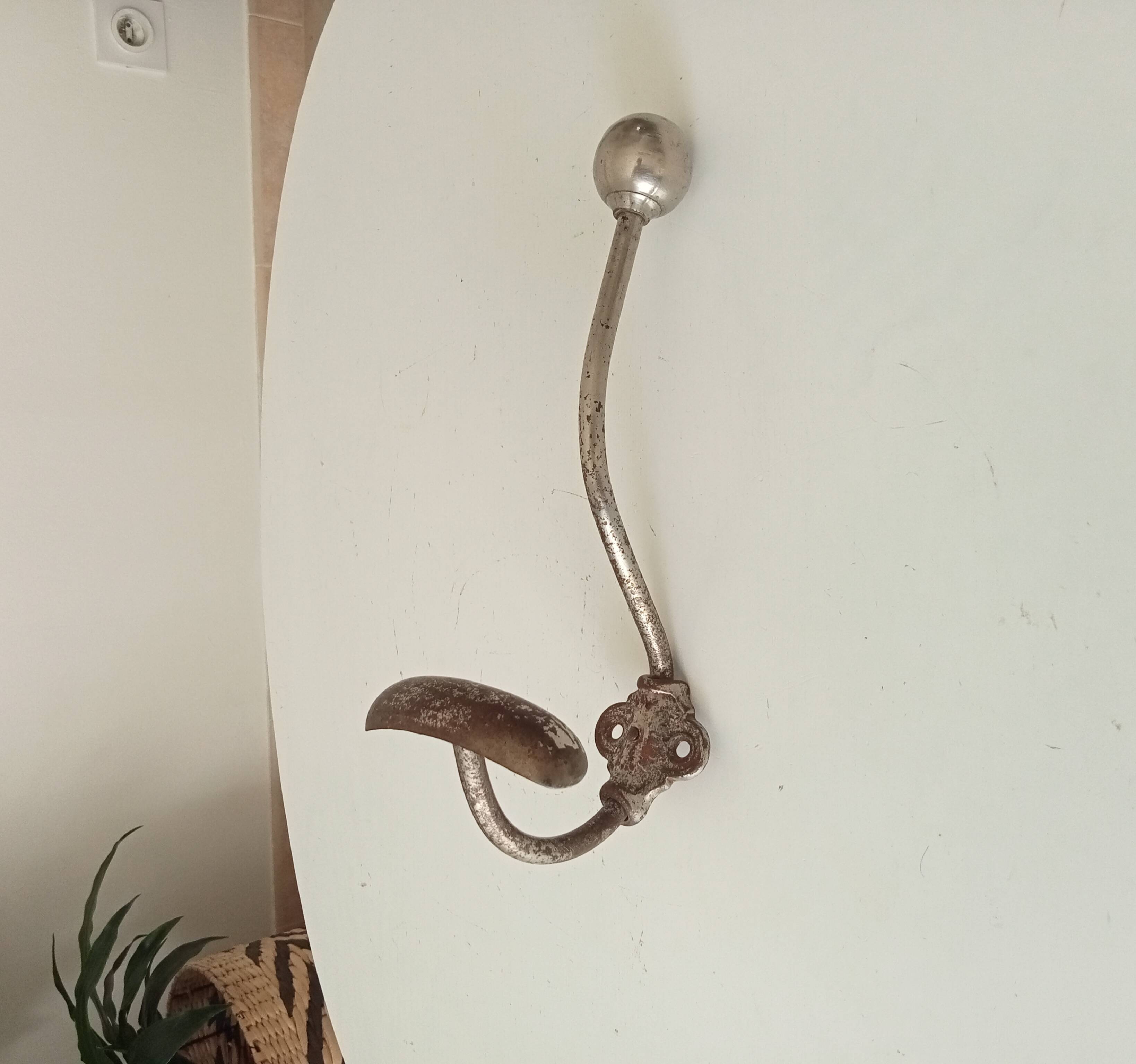 Patère porte manteau mural ancien en acier