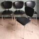 Suite de 4 chaises cuir synthétique noir & galon nacré