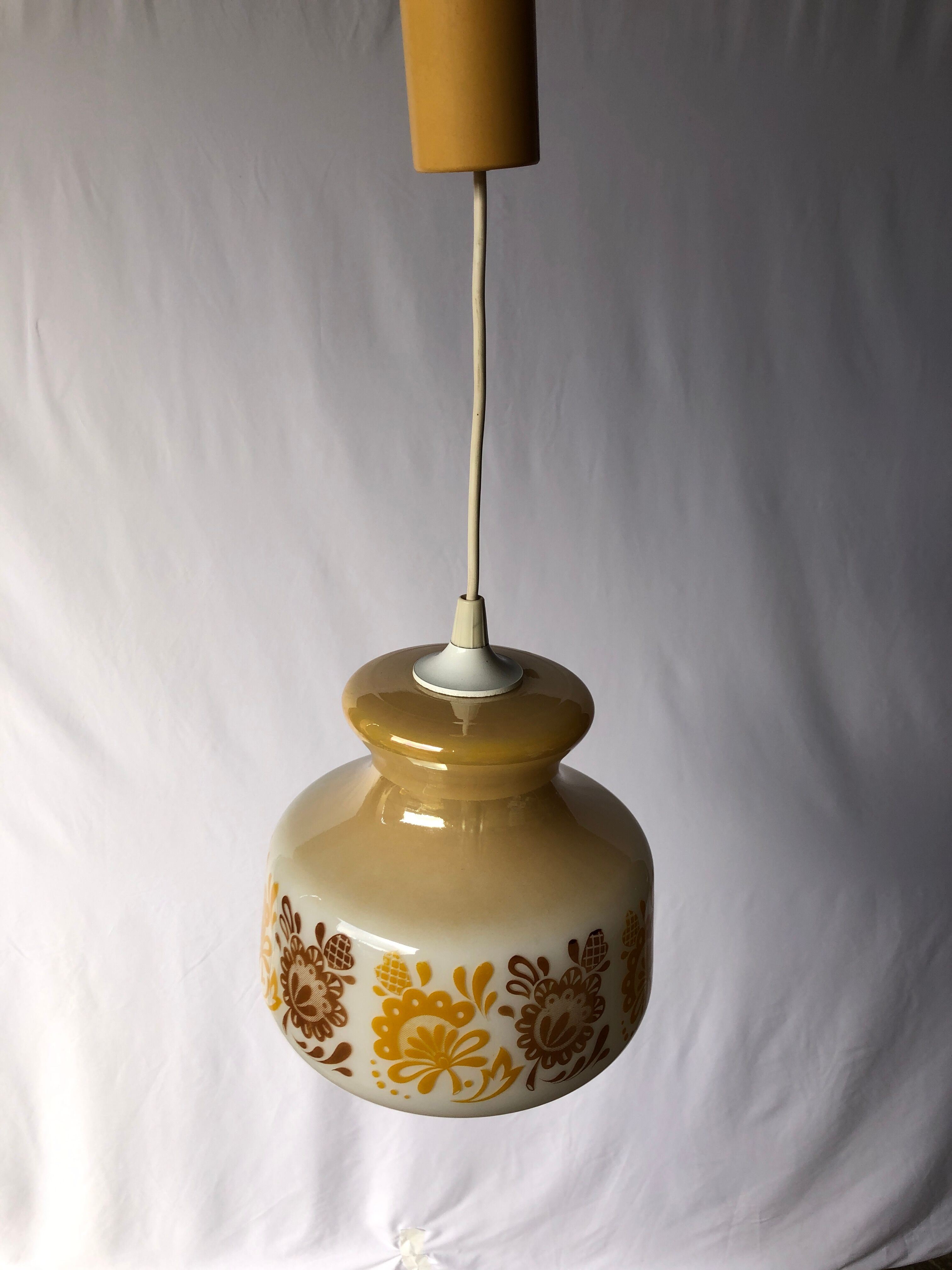 Retro opaline suspension