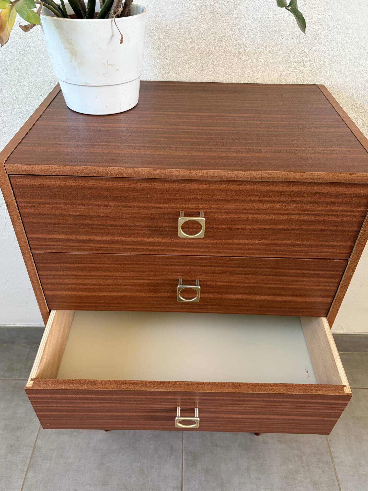 Vintage chest of drawers