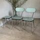 Chaises et tabouret Formica vert amande