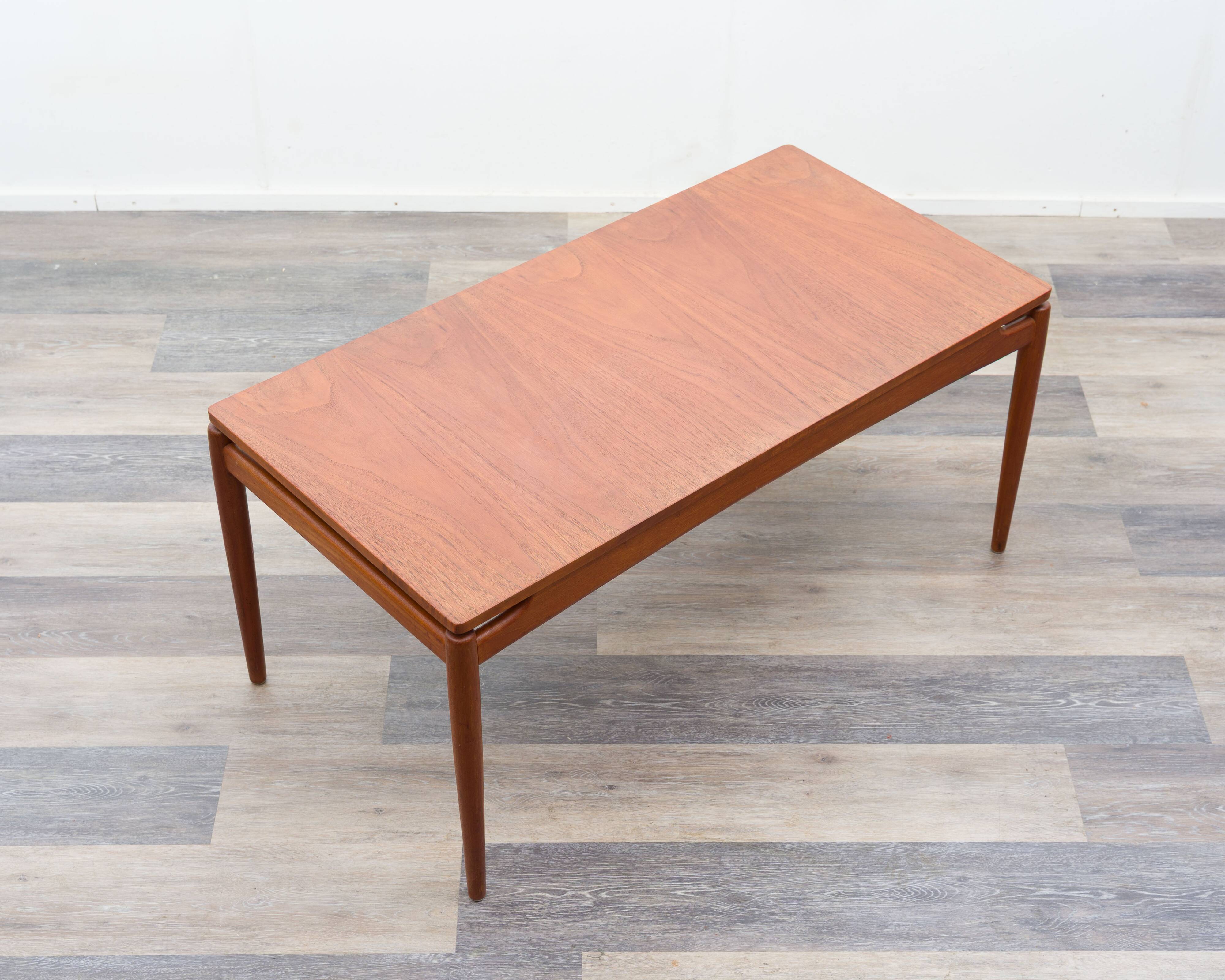 Large Scandinavian coffee table in teak from the 1960s.