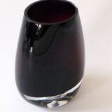 Vase en verre violet