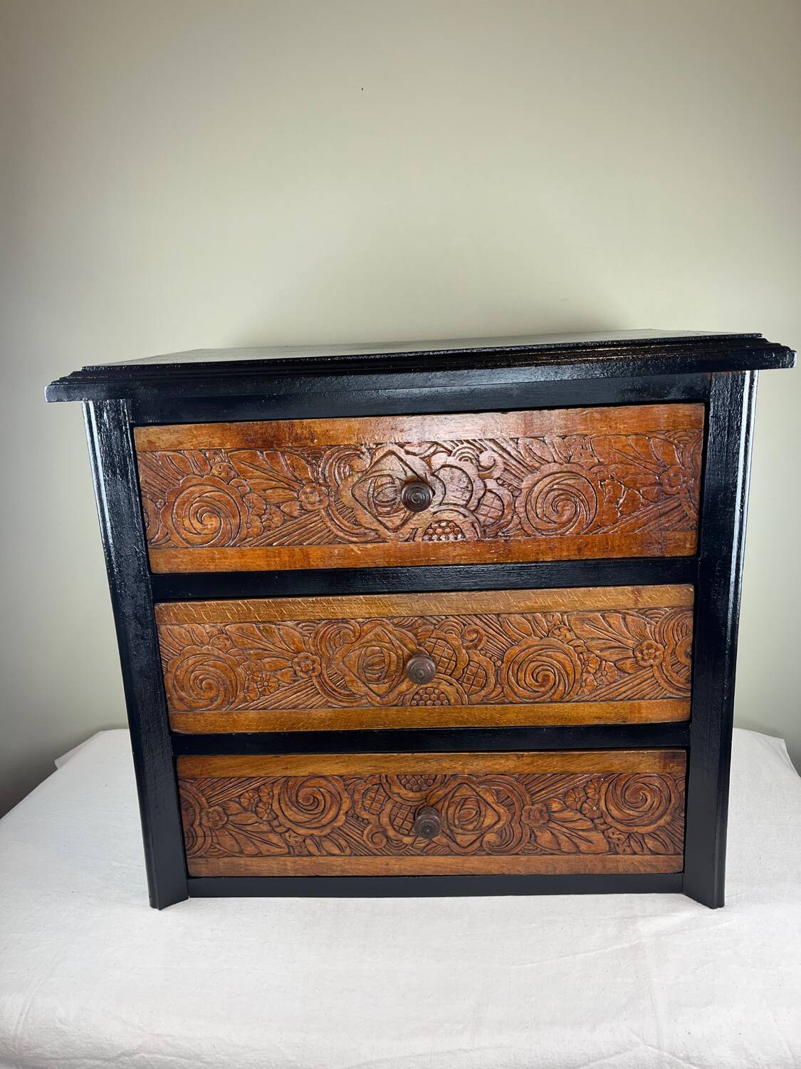 Art Deco chest of drawers