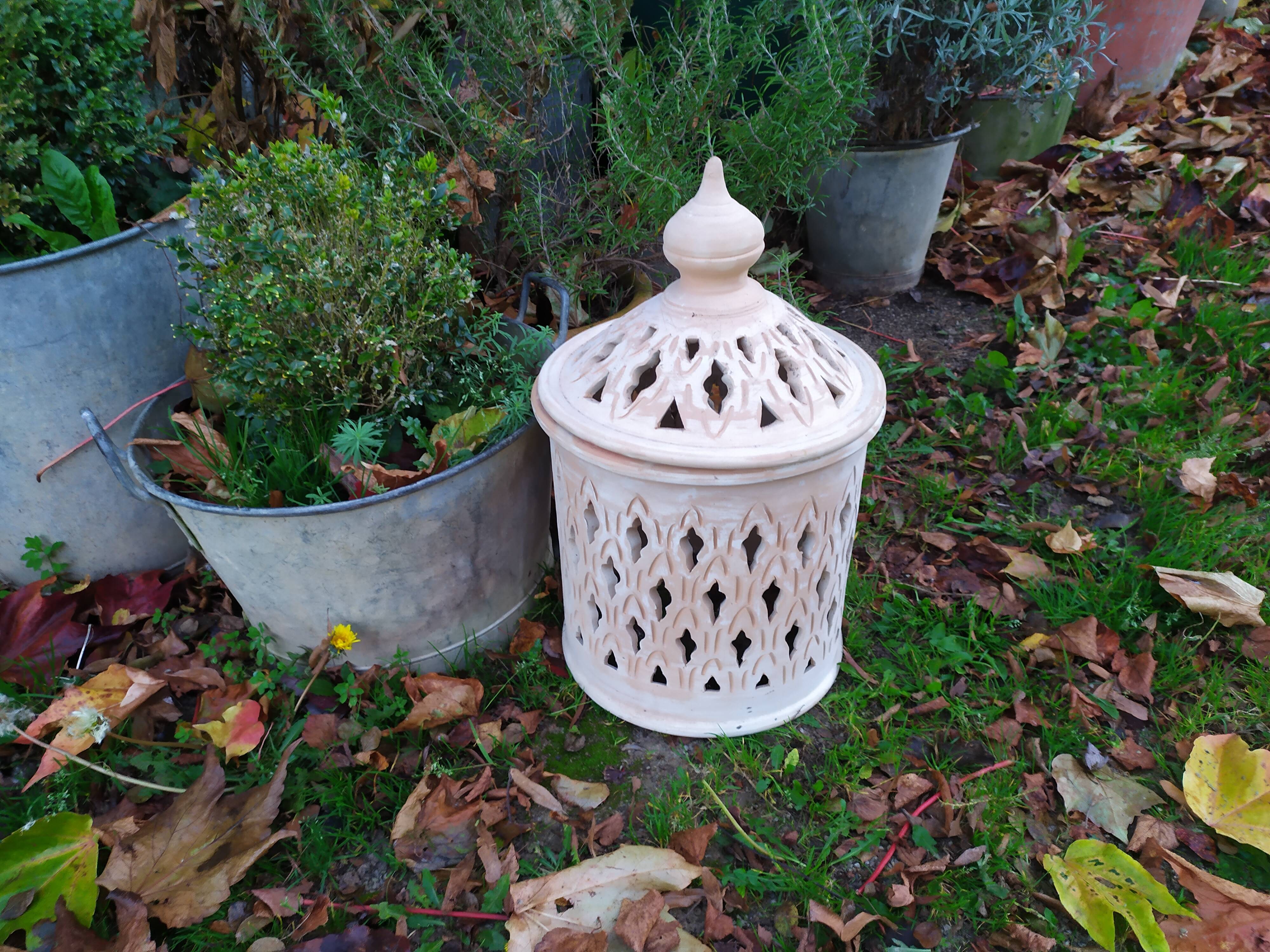 Poterie marocaine , lanterne , terre cuite
