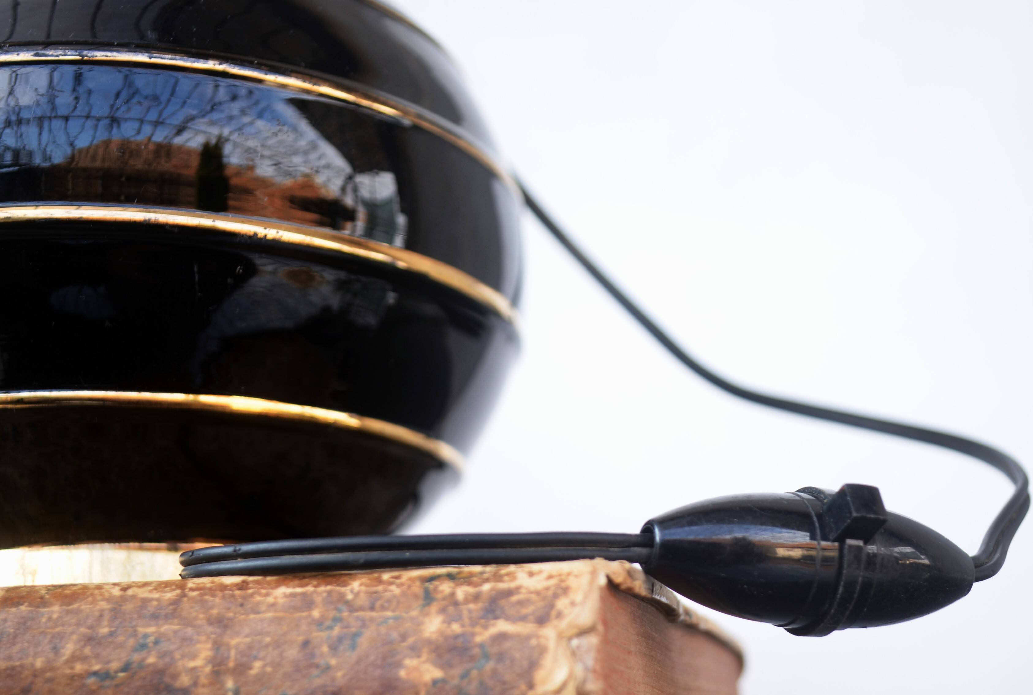 Lampe de table Sphère Noire dans le style de Jacques Adnet
