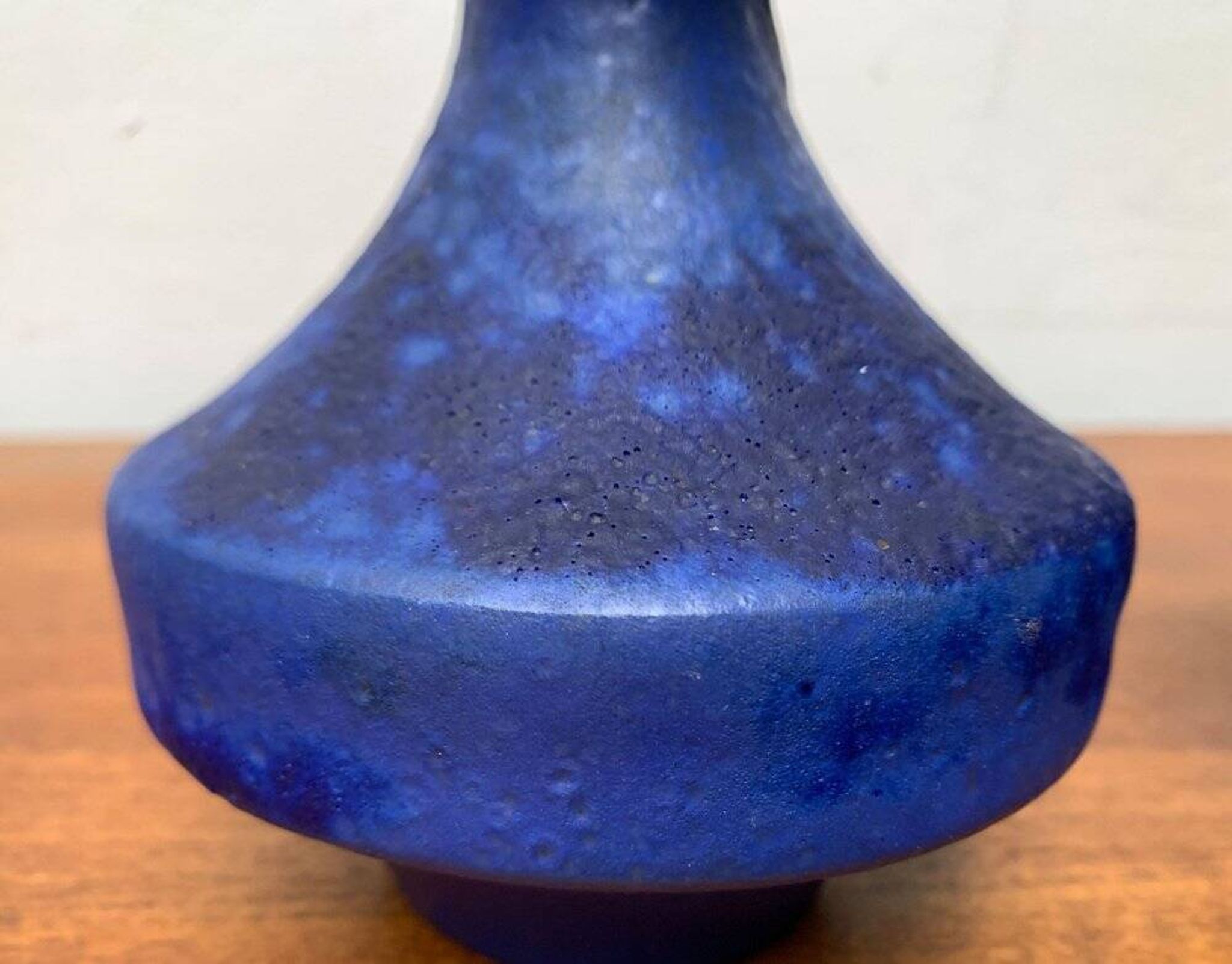 Mid-century German minimalist cobalt blue vases by Hartwig Heyne Pottery, 1960s, set of 3.