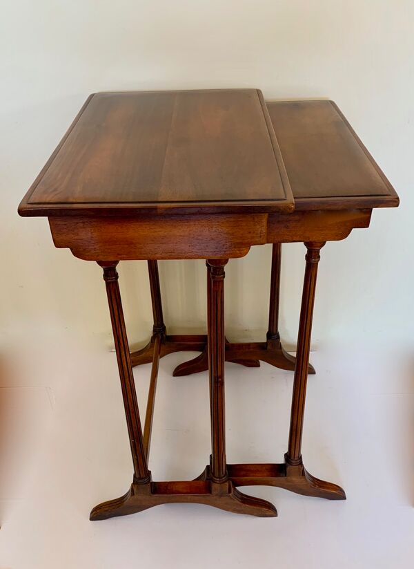 Table gigogne en palissandre de rio