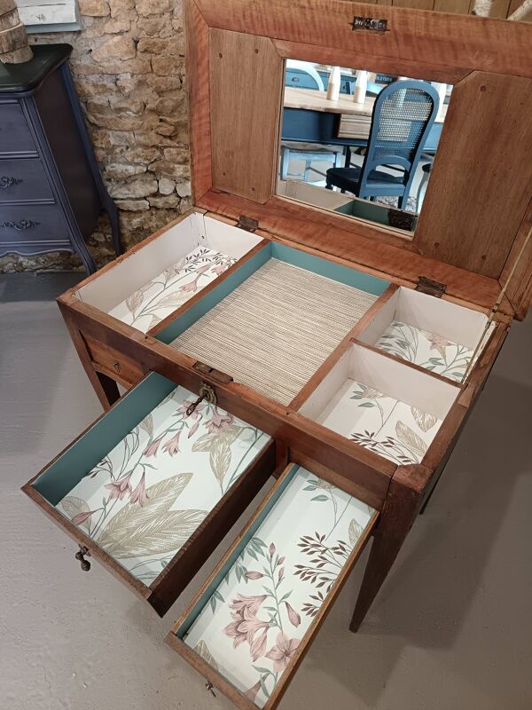 Coiffeuse louis xvi renovee et relookee