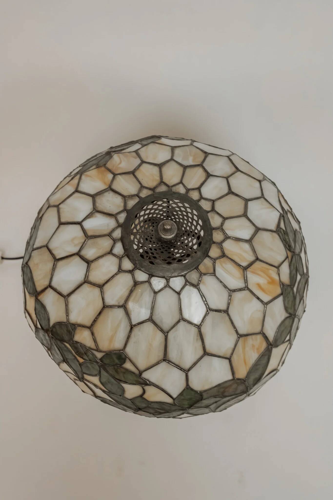 Tiffany-style table lamp with stained glass shade