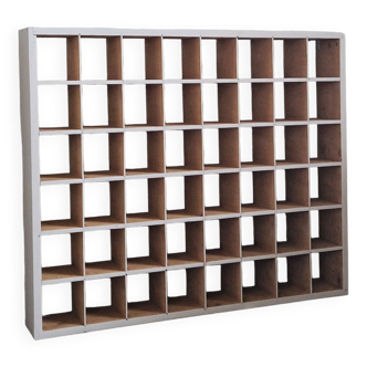 Joli meuble à casiers