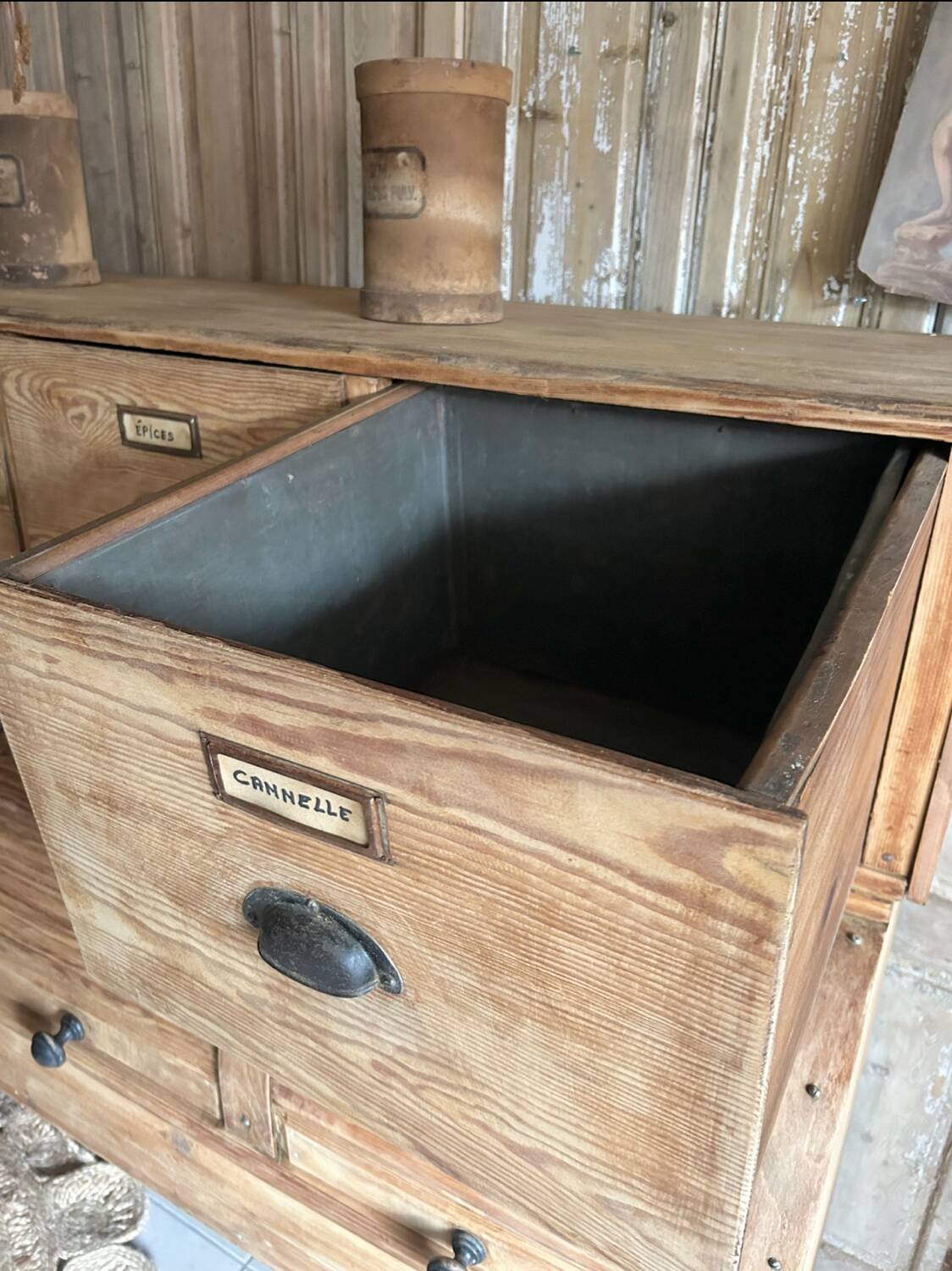 Exceptionnel meuble grainetier