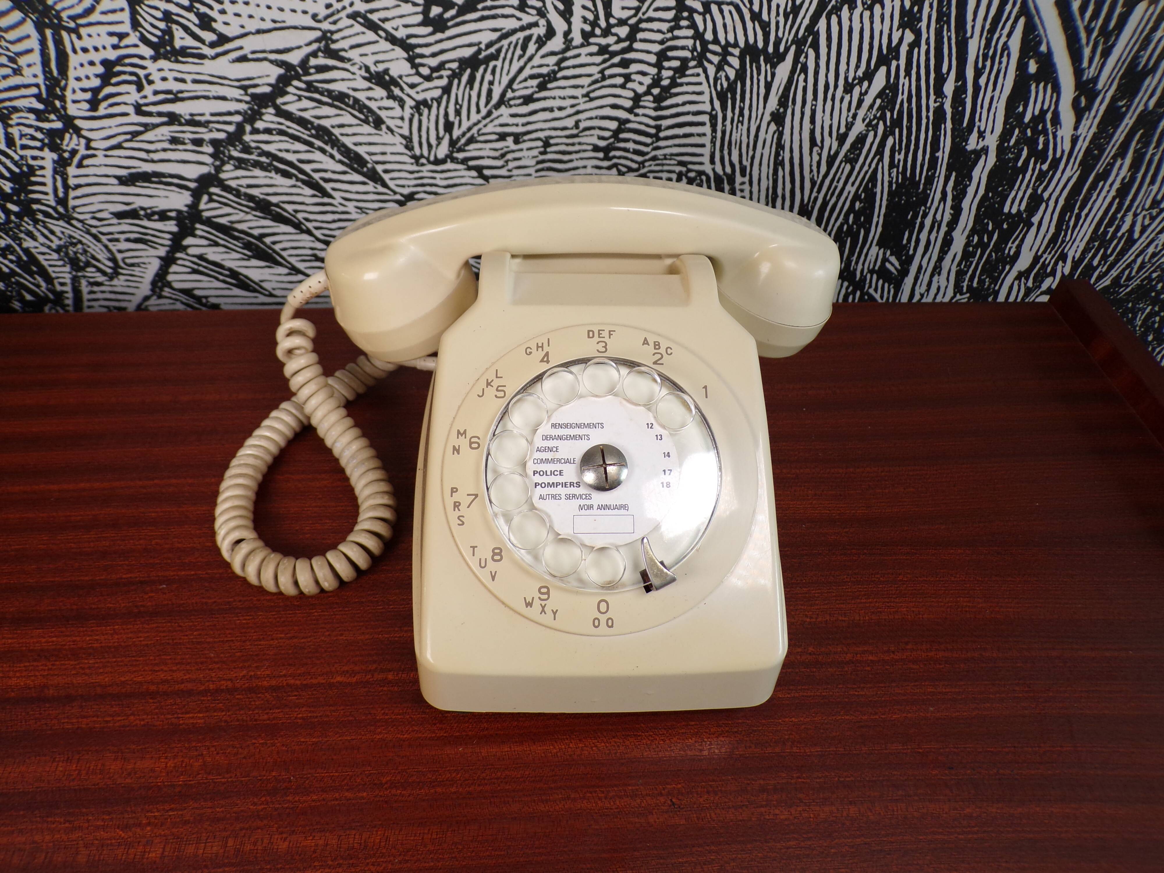 Téléphone Socotel blanc crème à cadran