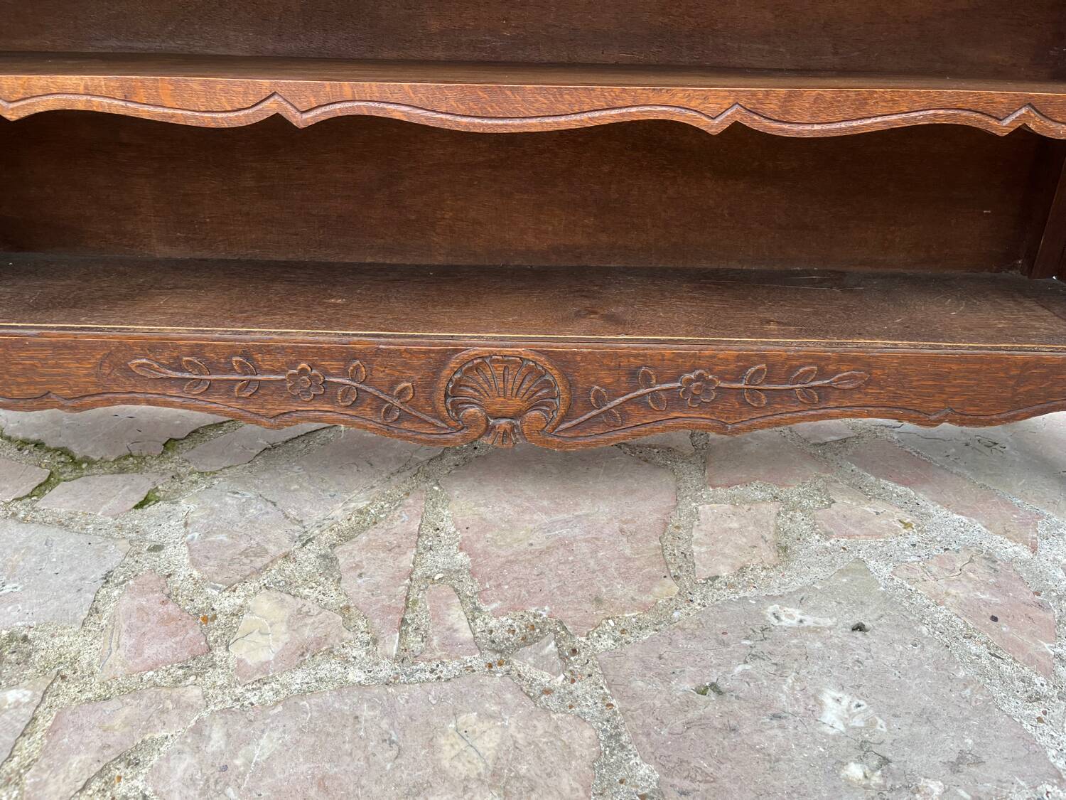 Bibus bookcase in carved wood