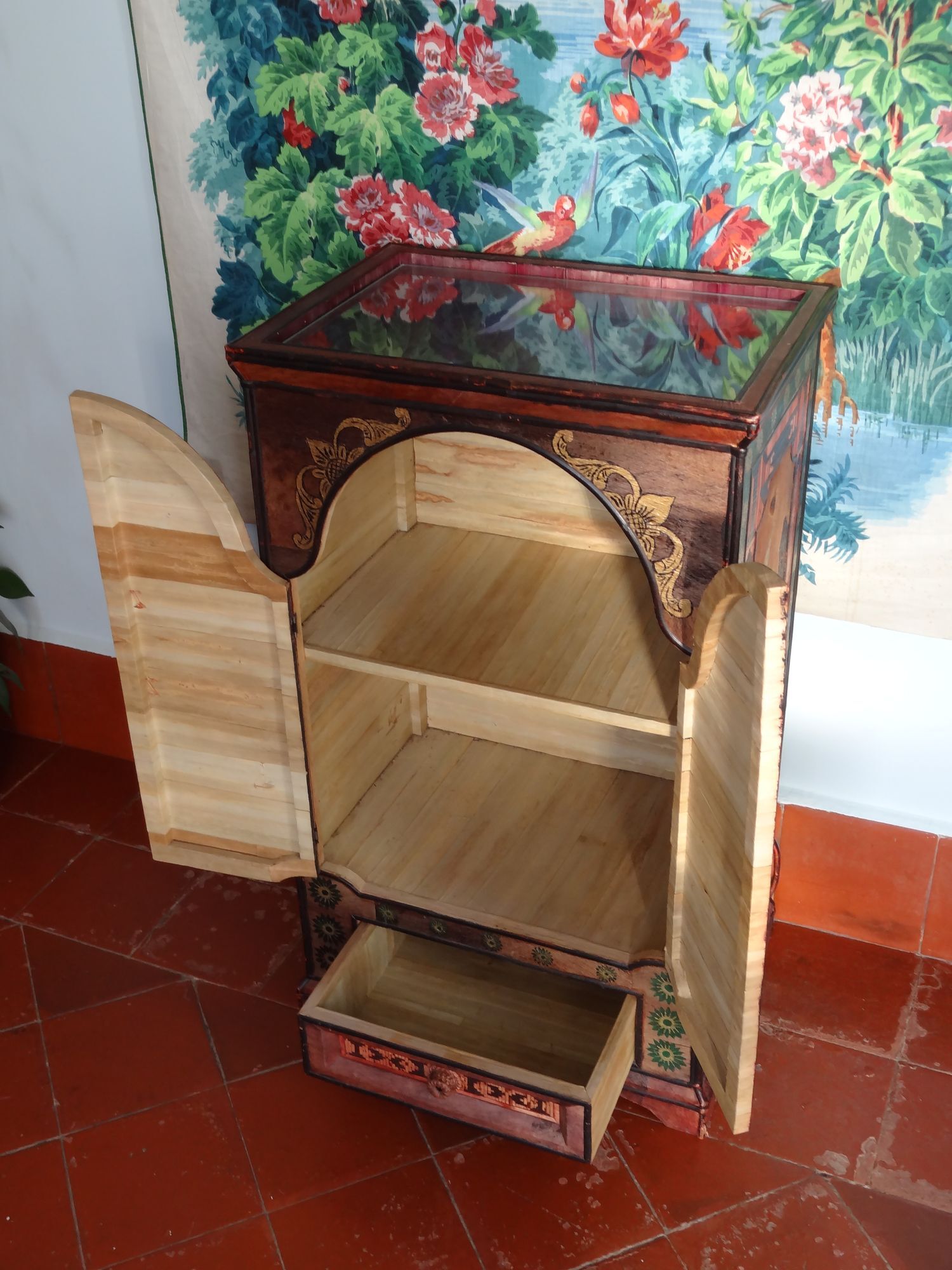 Bali furniture (sideboard) in polychromed banana leaves 54 x 91 x 38 cm