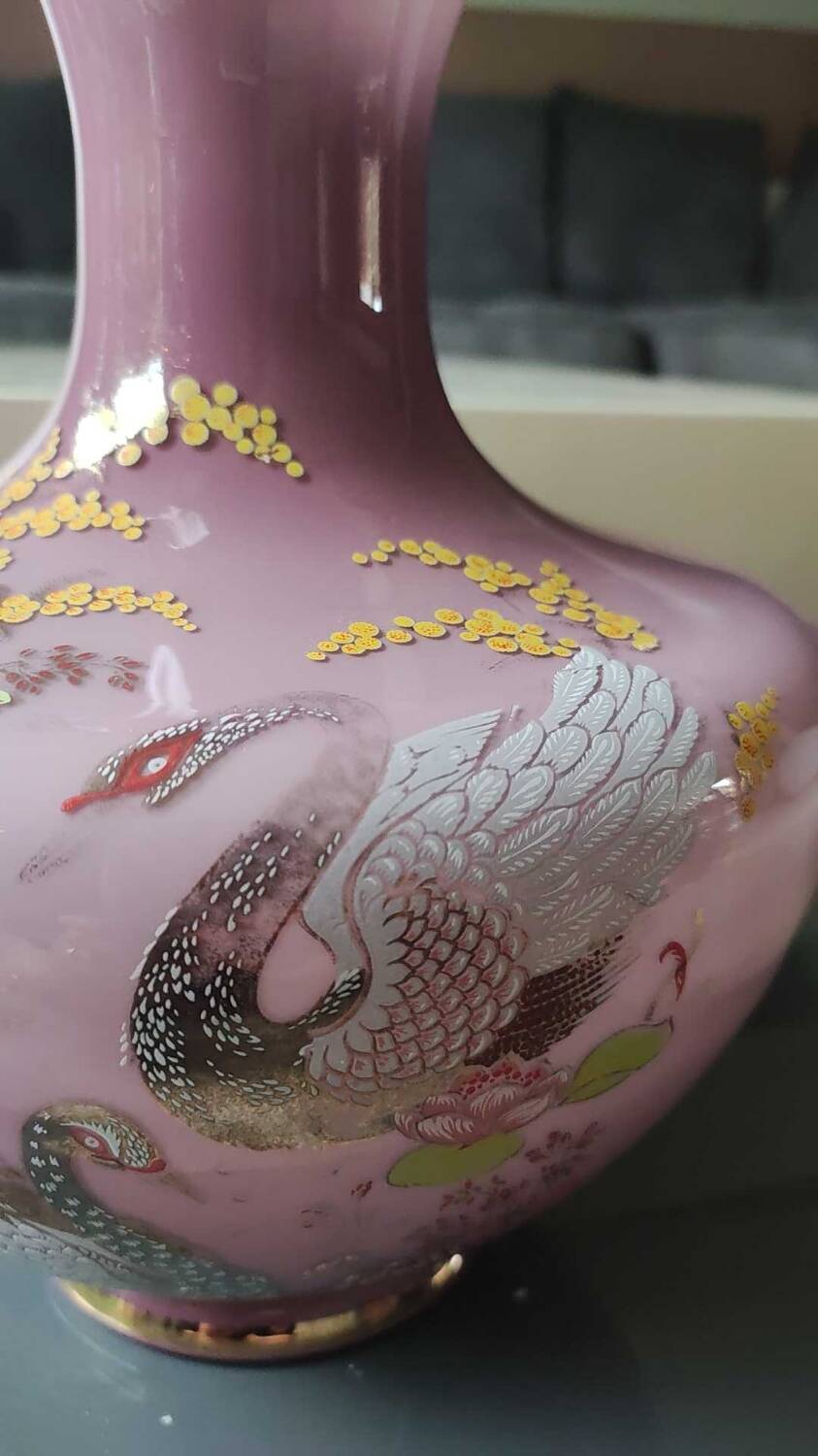 Japanese opaline vase in old pink tones. Swan decoration and polychrome floral motifs.