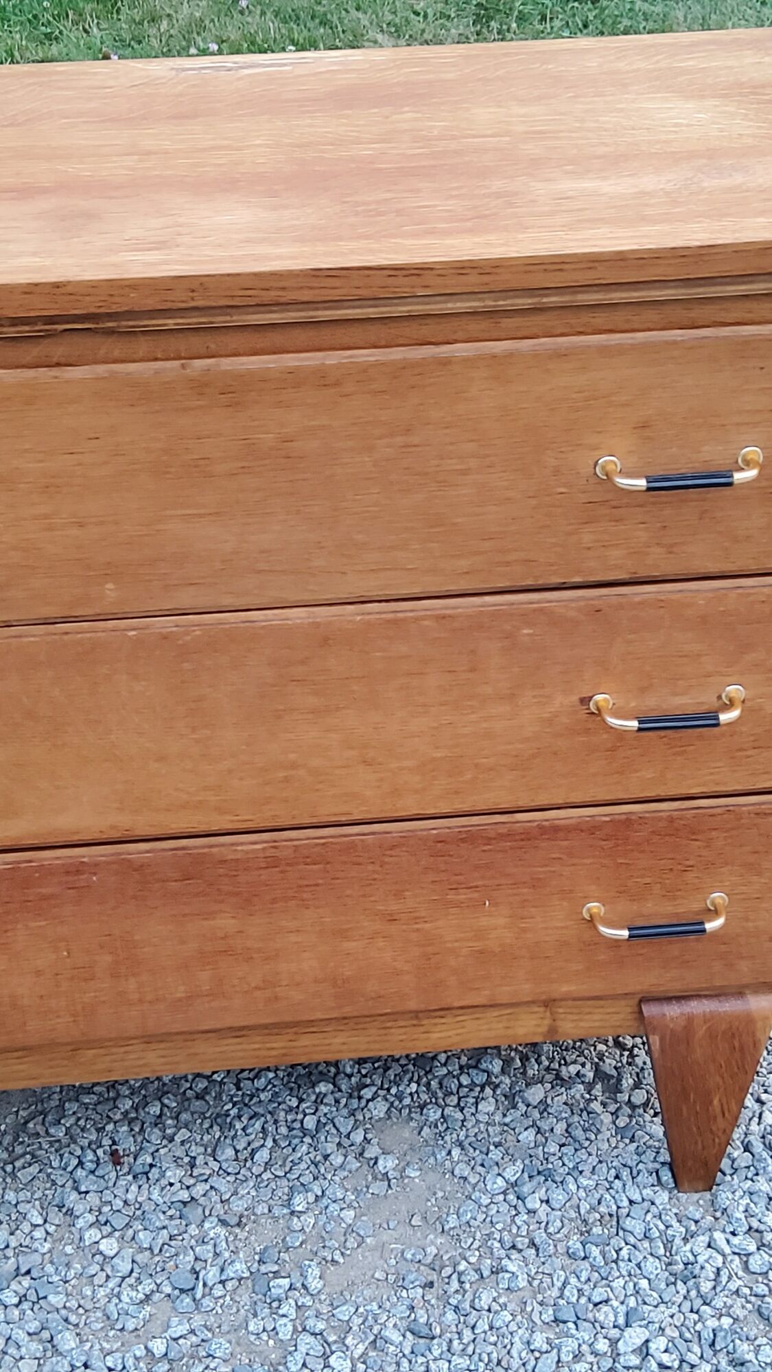 Vintage chest of drawers in golden oak from the 50s with 3 drawers and spindle-legged shelf