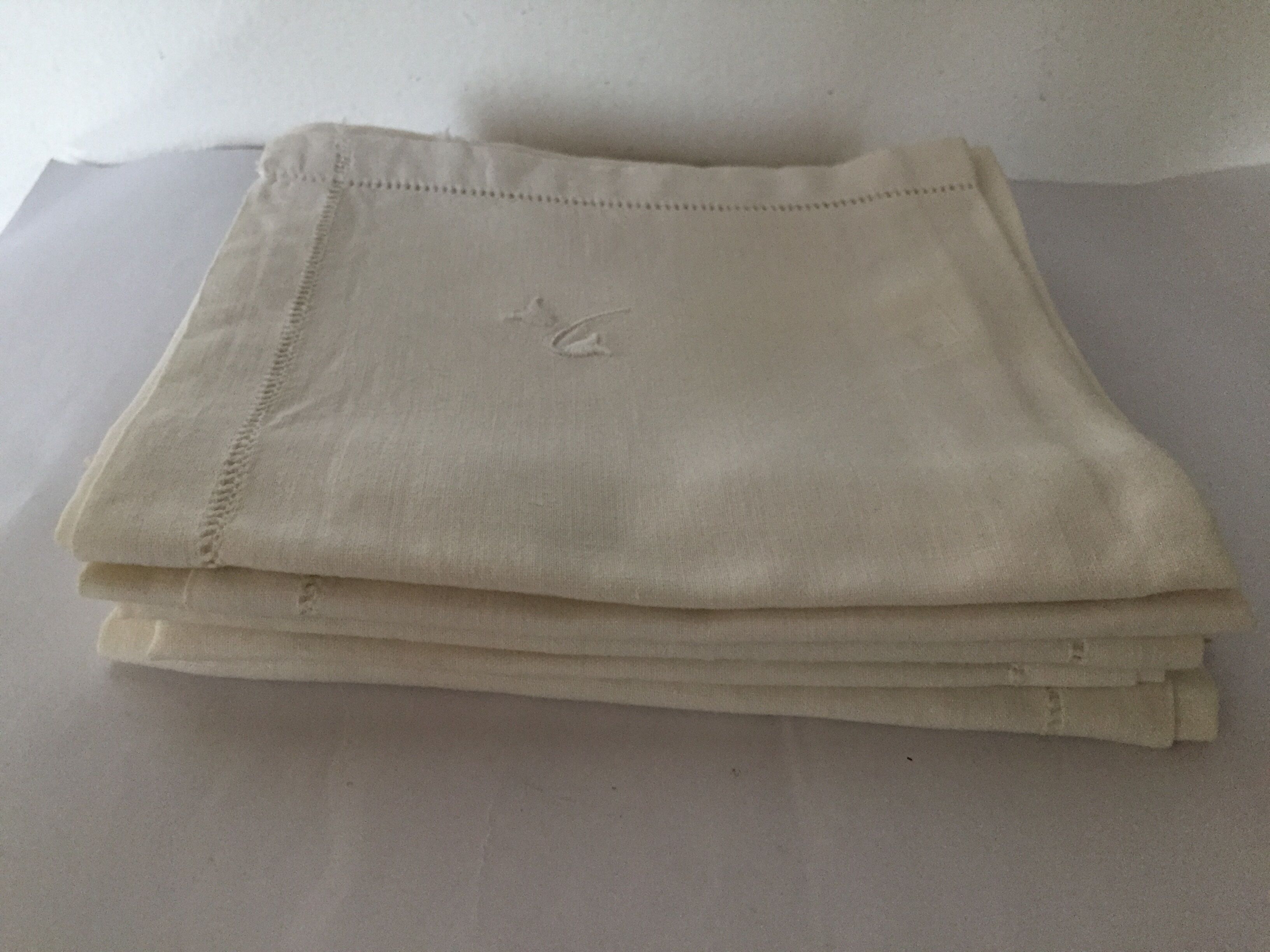 Set of 12 cotton napkins embroidered