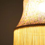 Suspension Armande forme "cloche" imprimée avec franges