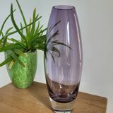 Vase en cristal violet