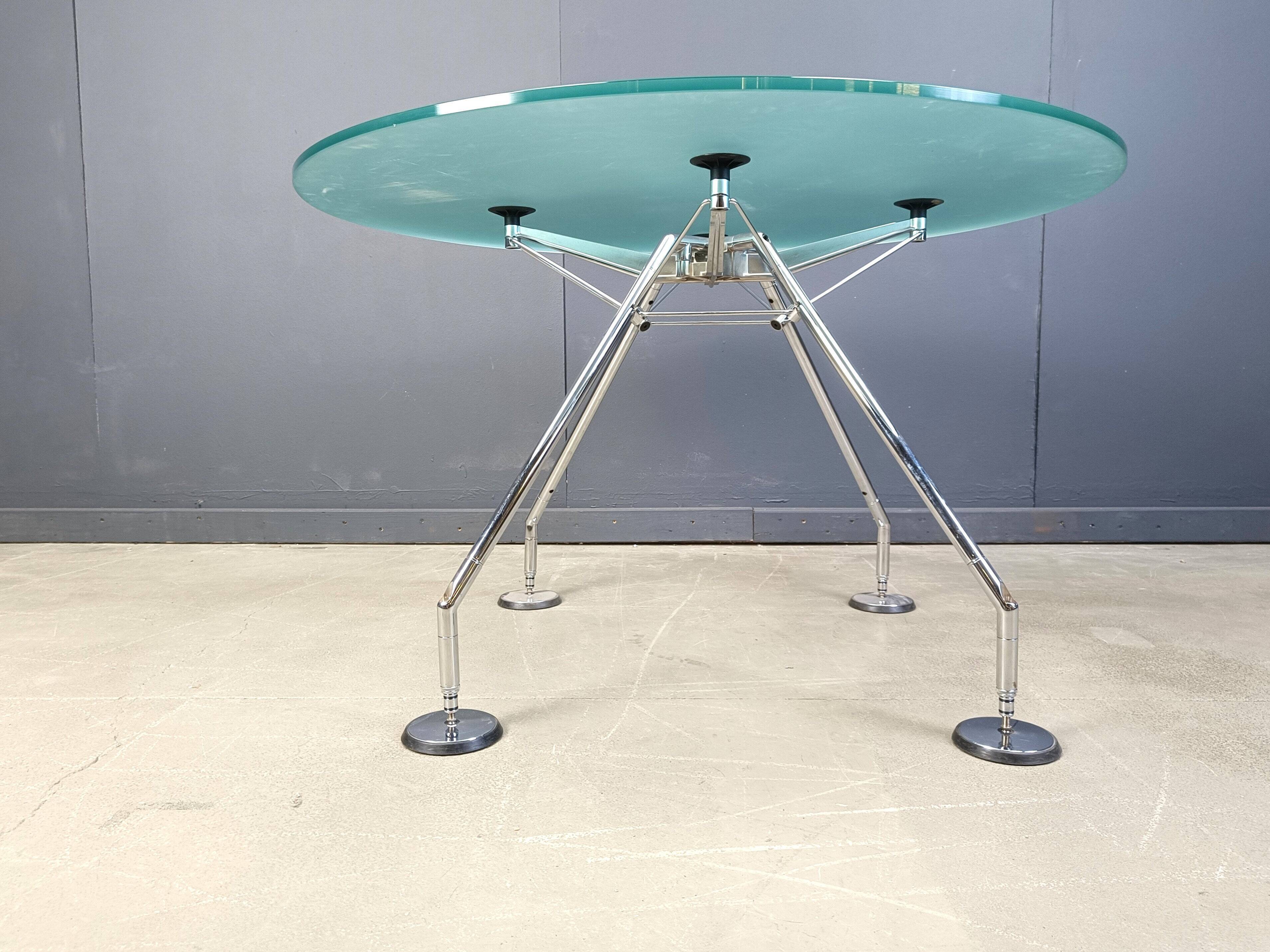 Nomos dining table by Norman Foster for Tecno, 1980s