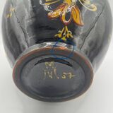 Black vase M/V floral patterns