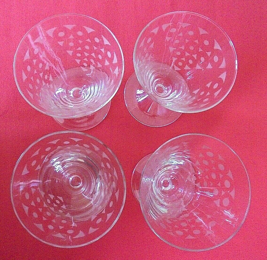Lot 4 wine glasses conical shape