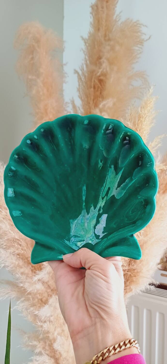 Vintage ceramic shell emptier