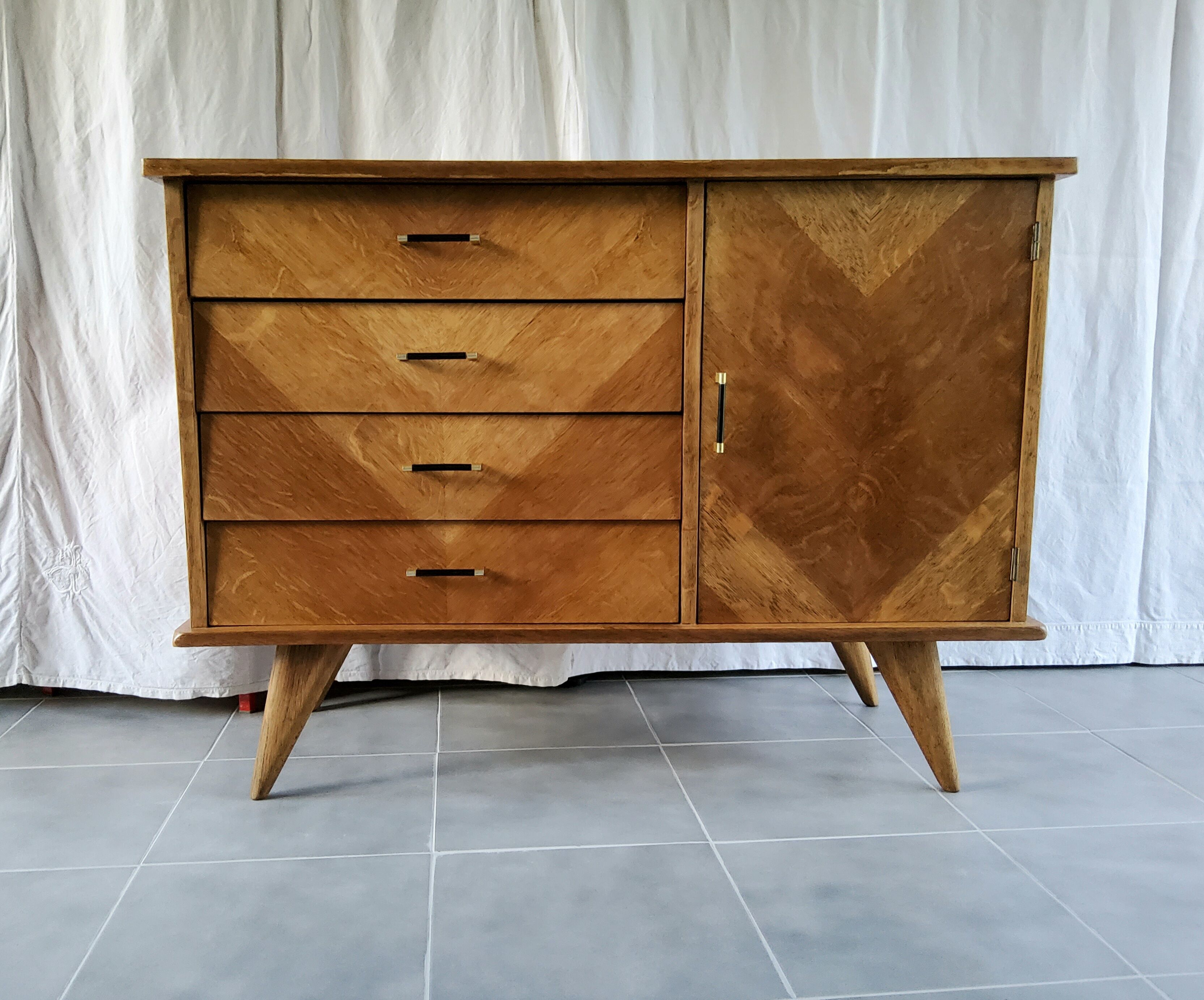 Buffet-enfilade 60s