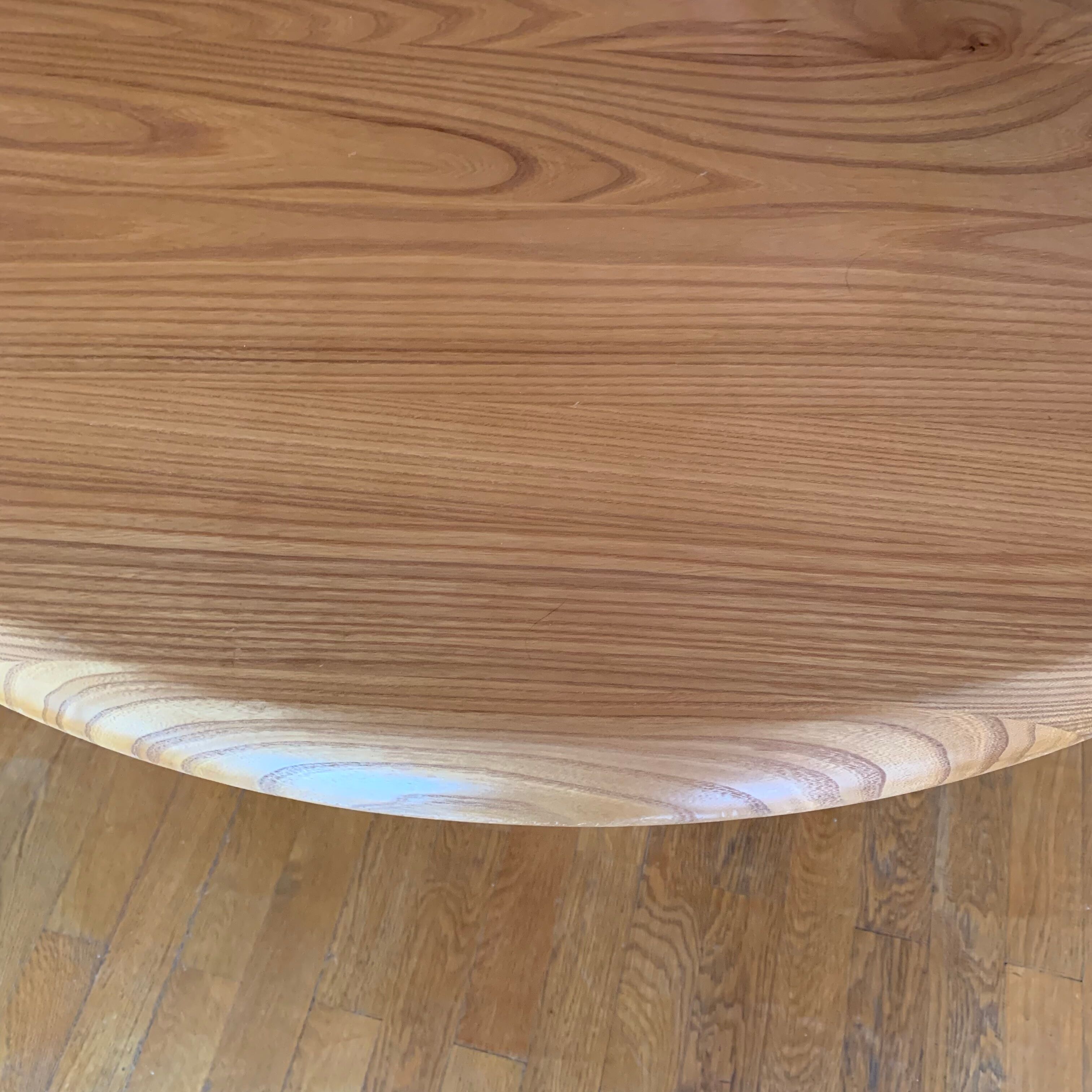 Round table in vintage solid elm