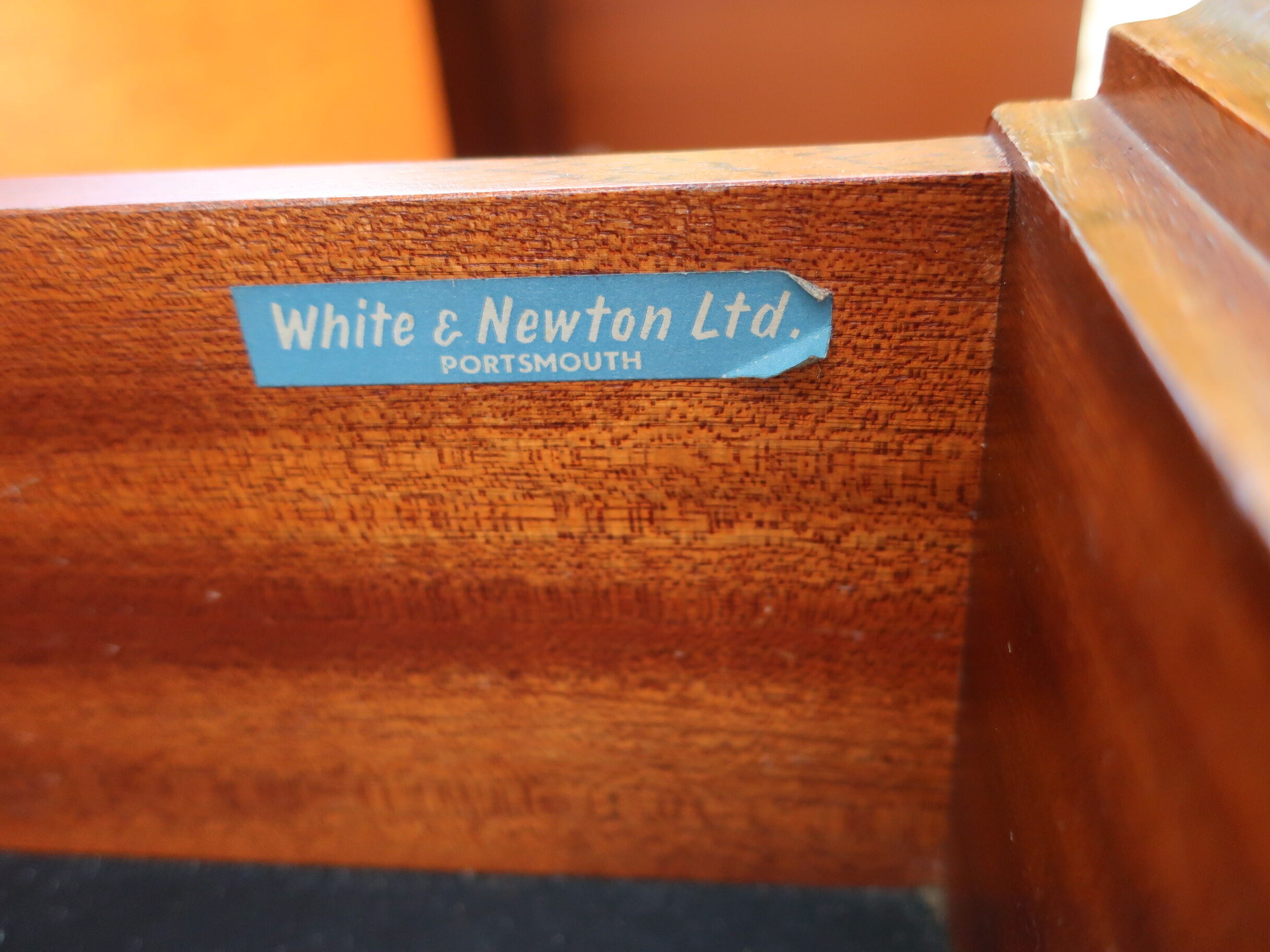 Enfilade White & Newton en teck des années 60