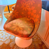 Table and tulip leg chair, vintage space age from the 70s.