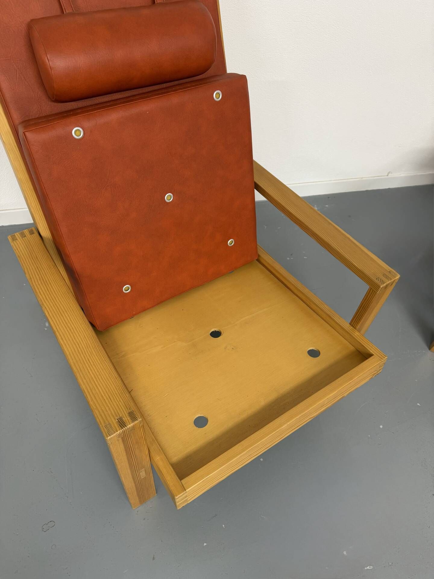 Ensemble salon en pin 3 fauteuils lounge et table design scandinave 70