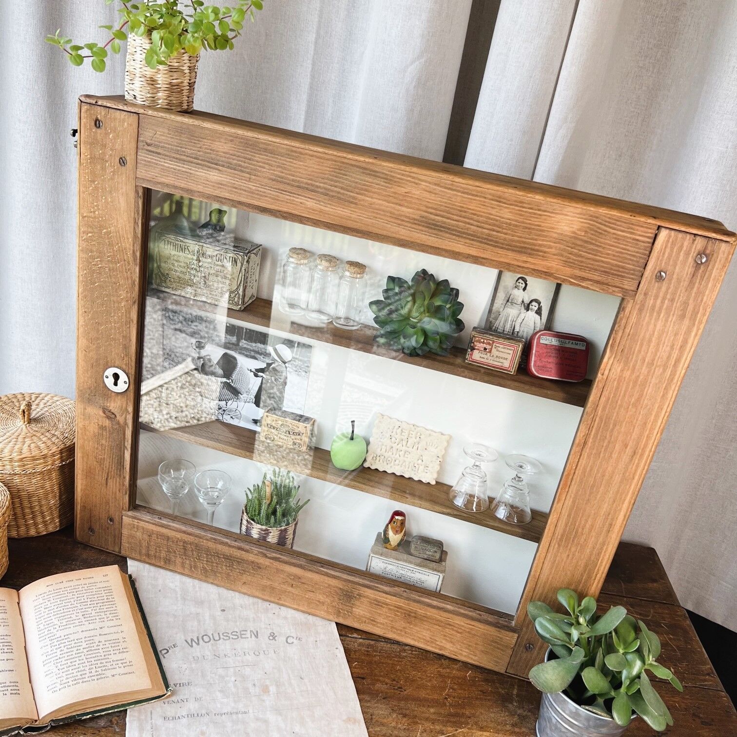 Restaurant wall showcase