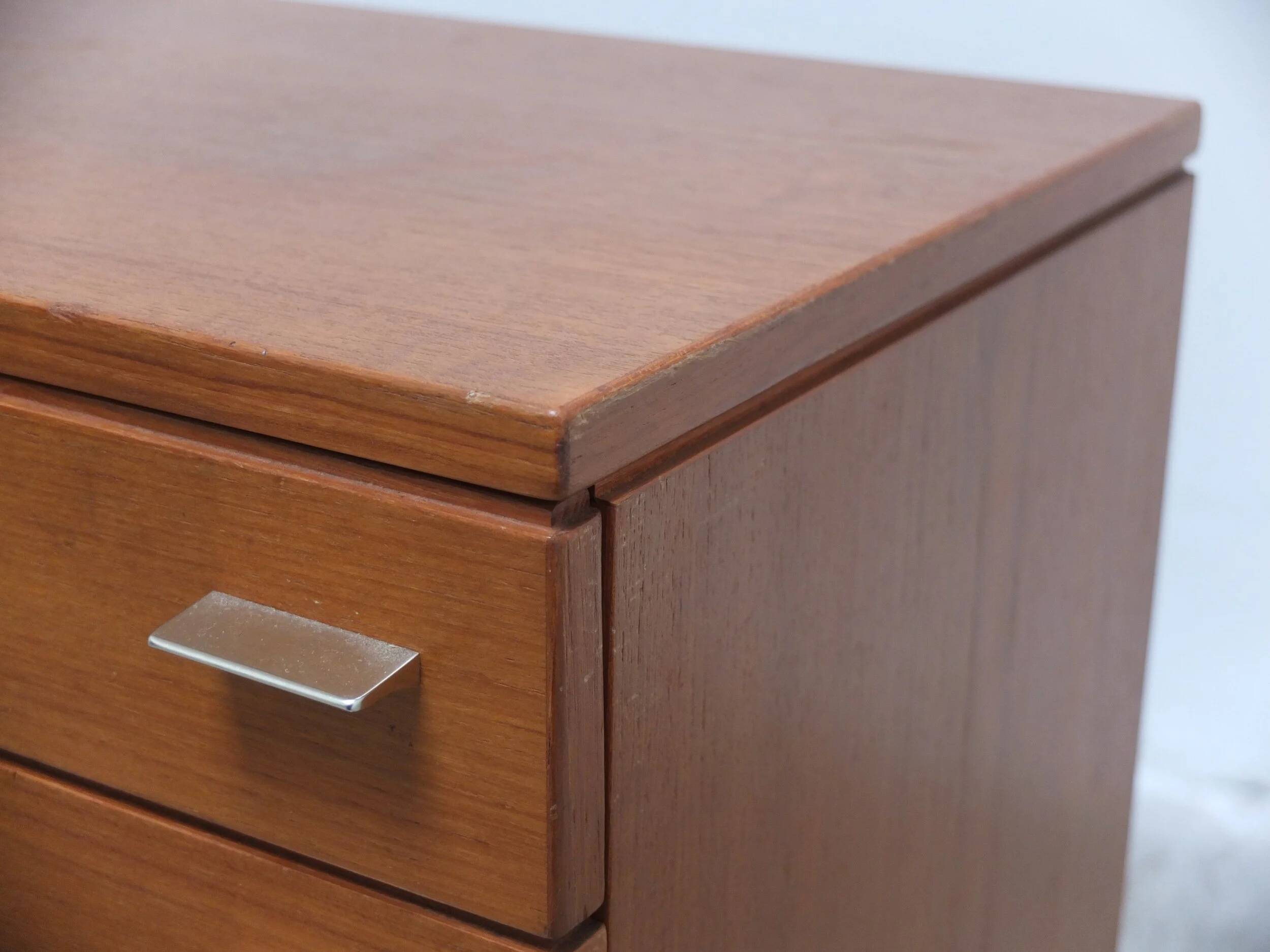 Commode suédoise en teck avec poignées en métal, années 1970