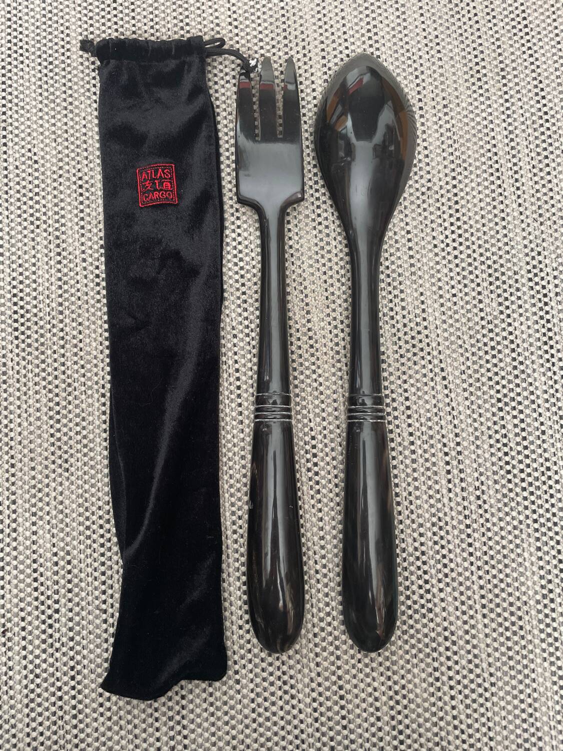 Horn salad servers