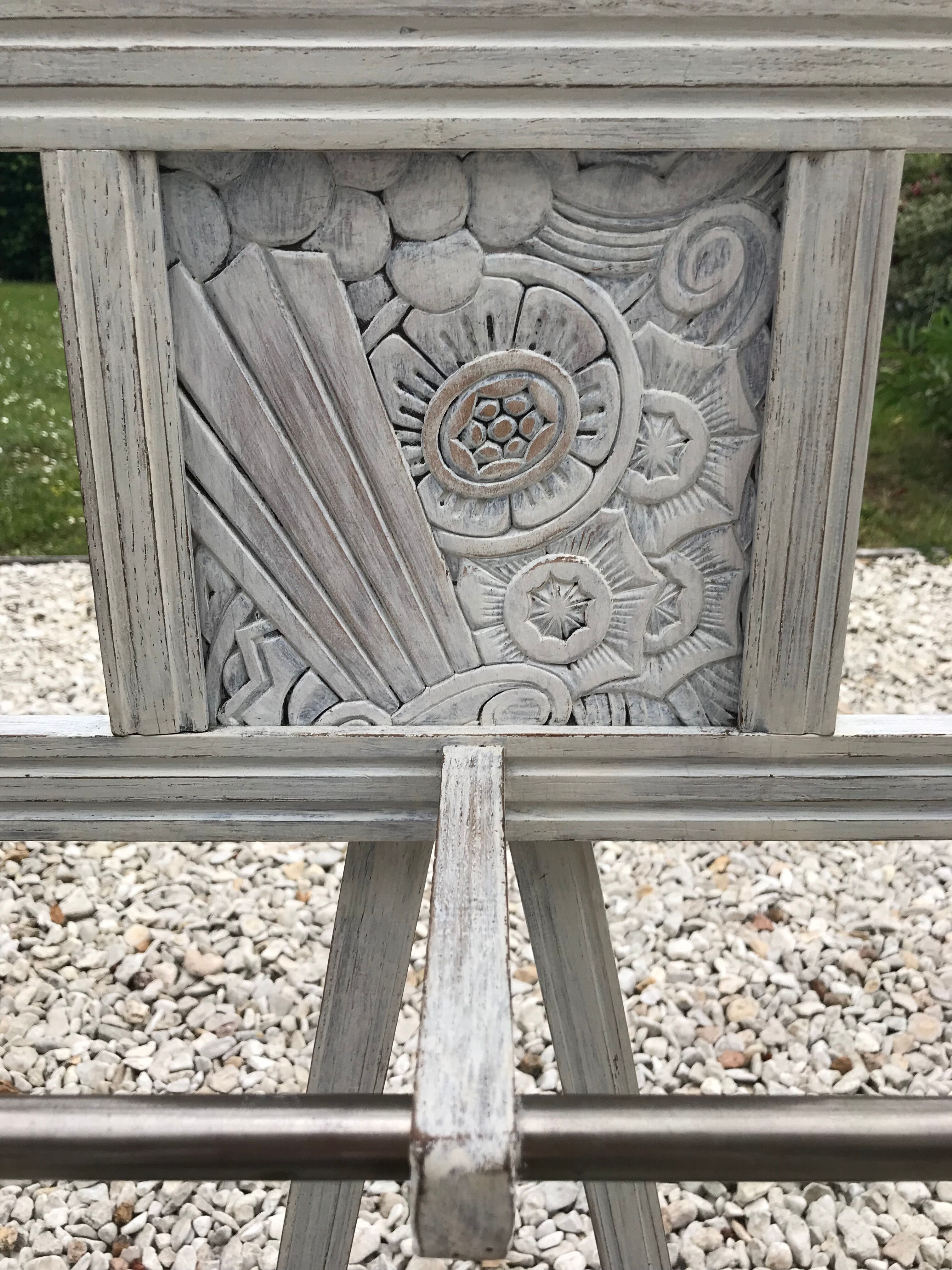 Standing coat hanger