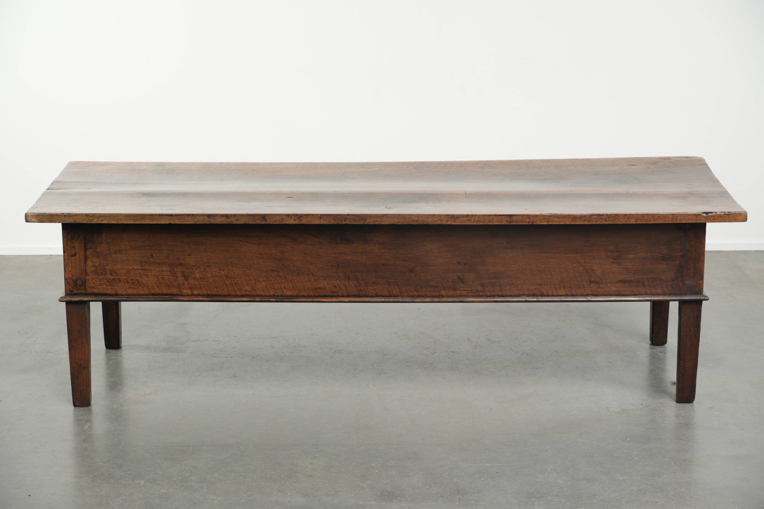 Antique walnut 18th-century Southern European coffee table with two drawers