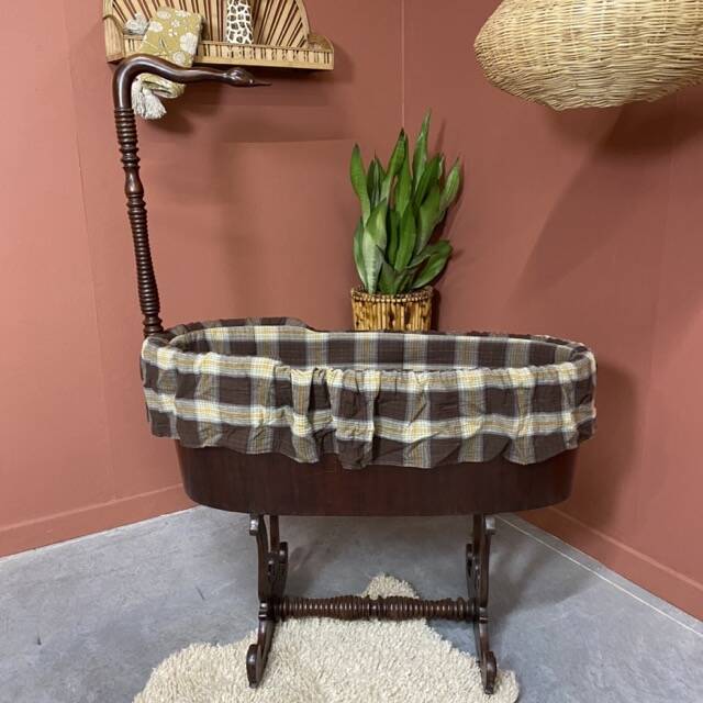 Berceau à bascule en bois 19ème