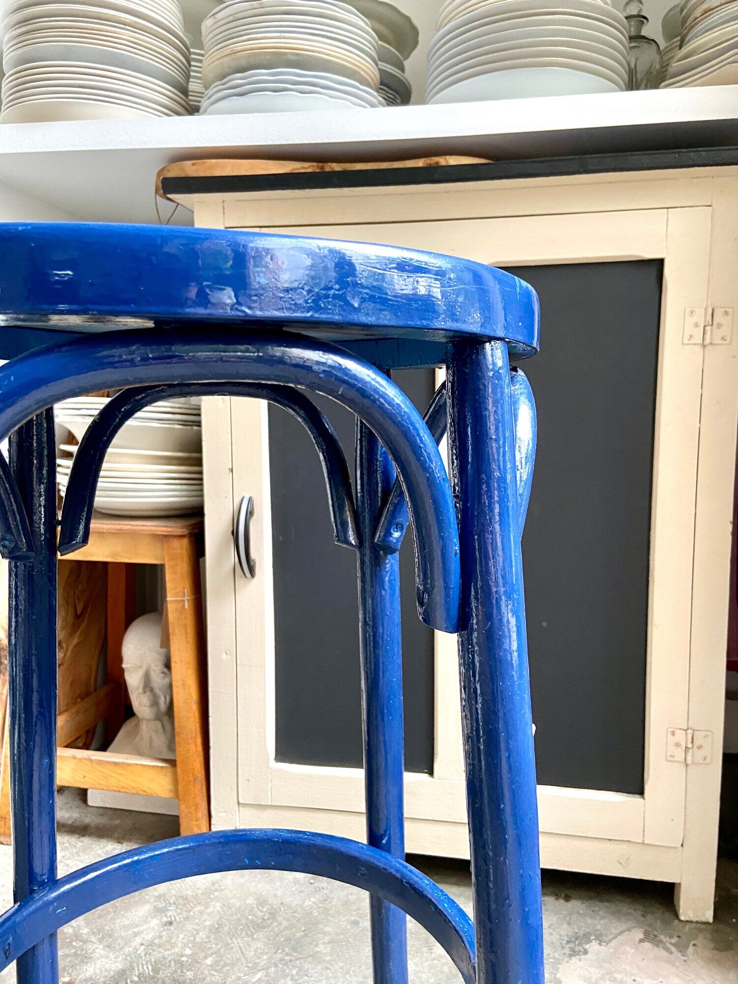 Sea stool in navy blue arched beech