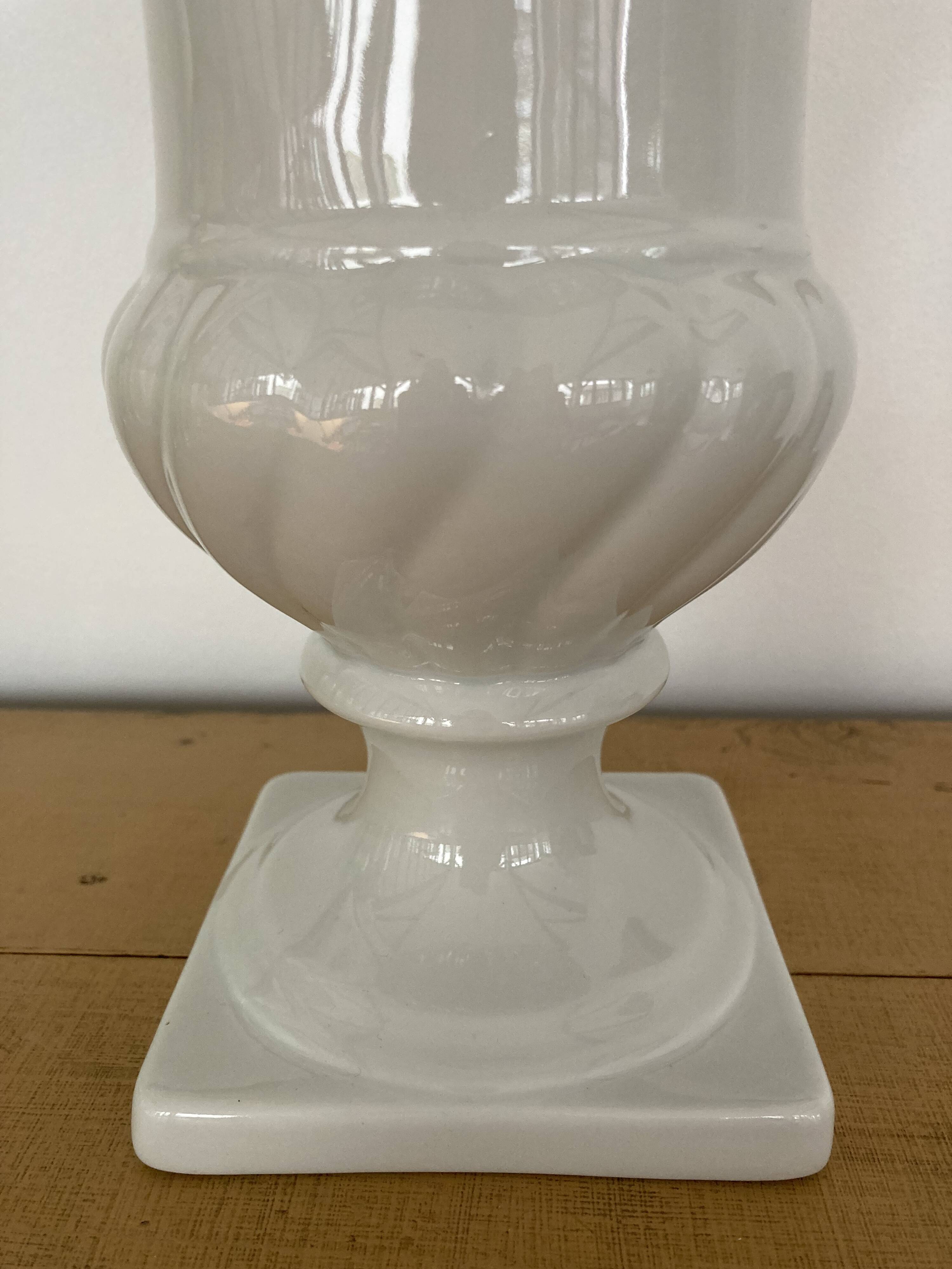 Vase Médicis porcelaine Limoges H23cm